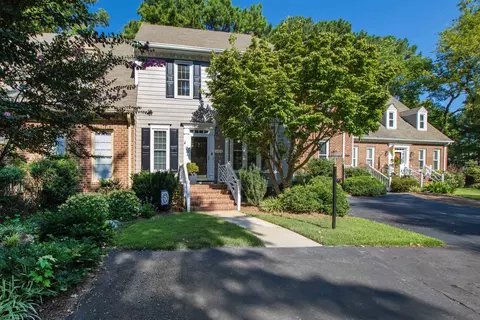 6103 Parker Croft Ct, Raleigh, NC 27609