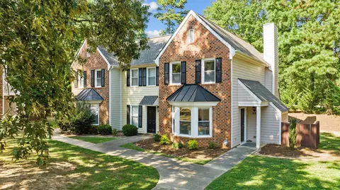 1 Forest Glen Dr #33, Chapel Hill, NC 27517