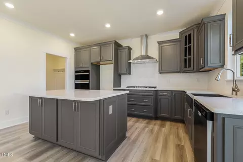Kitchen - 341 Highview Dr #DF012, Benson, NC 27504 photo 4 of 7