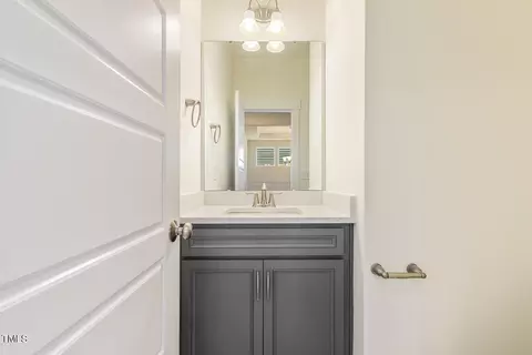 Entry Way - 341 Highview Dr #DF012, Benson, NC 27504 photo 6 of 10