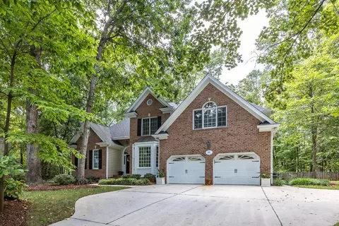 102 Cabernet Cir, Cary, NC 27511