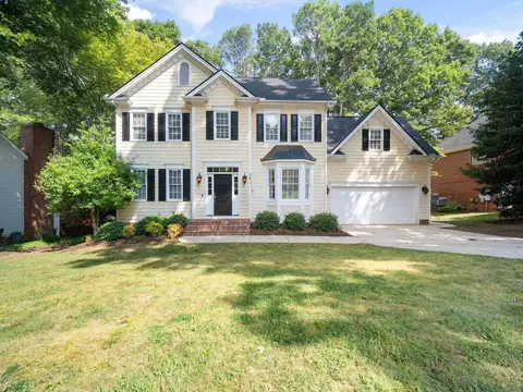 102 Large Oaks Dr, Cary, NC 27518