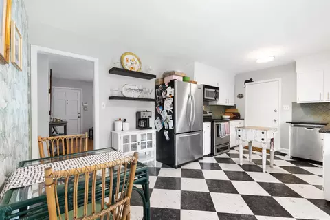 516 E Millbrook Rd, Raleigh, NC 27609 photo 8