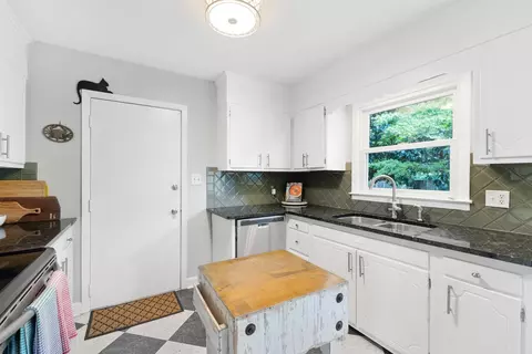 516 E Millbrook Rd, Raleigh, NC 27609 photo 10
