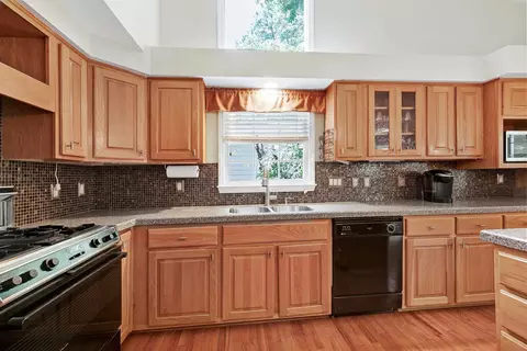 211 Covington Sq, Cary, NC 27513 photo 9
