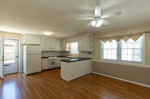 1406 Pineview Dr, Garner, NC 27529 photo 5