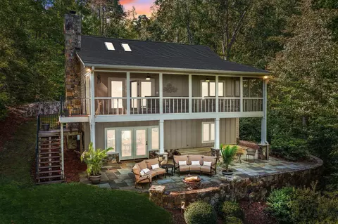 377 Pine Harbor Rd, Leasburg, NC 27291