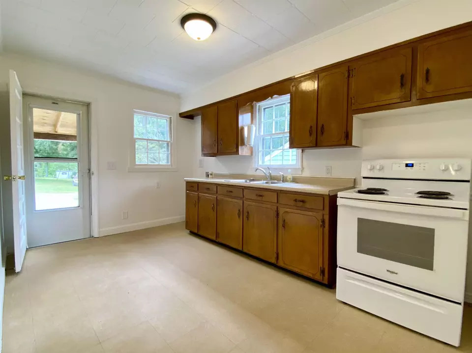  503 Lakeside Ave, Burlington, NC 27217 photo 4