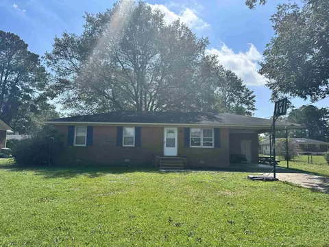107 King Dr, Mount Olive, NC 28365