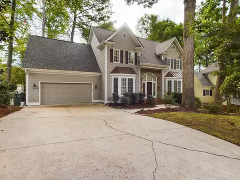 211 Southbank Dr, Cary, NC 27518