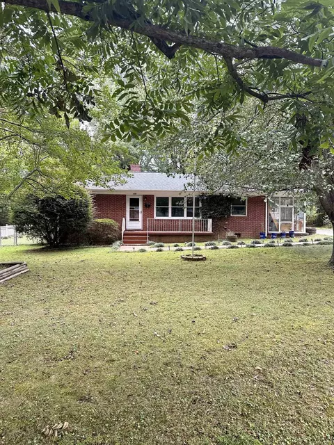 106 Westview Dr, Carrboro, NC 27510