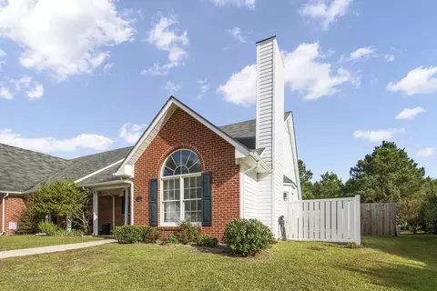 108 Woodridge Dr, Dunn, NC 28334