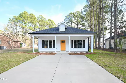 303 S Eastwood Dr, Benson, NC 27504