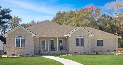 1103 Dixie Dr, Selma, NC 27576 photo 2