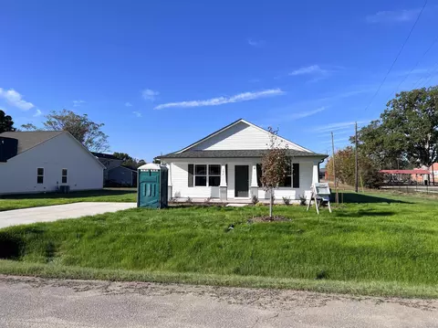 102 E Goldsboro St, Micro, NC 27555
