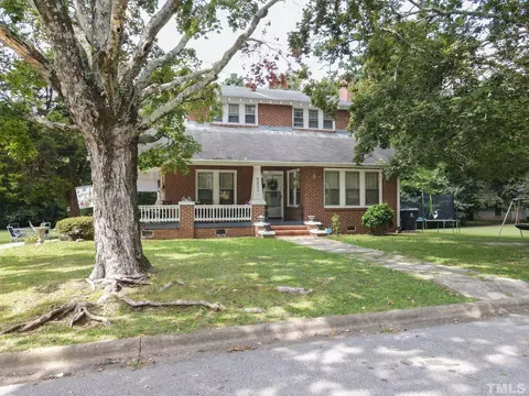 907 Parkway Dr, Henderson, NC 27536