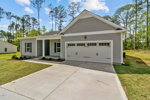 137 Regis Ln, Coats, NC 27521