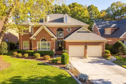 106 Divot Ln, Cary, NC 27513
