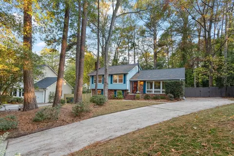 809 Silver Leaf Pl, Raleigh, NC 27609 photo 2