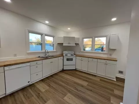 300 W C St, Erwin, NC 28339 photo 2