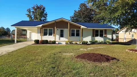 608 Freda Ct, Spring Lake, NC 28390