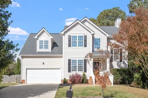 102 Deanscroft Ct, Cary, NC 27518