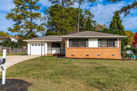 305 Pinecroft Dr, Raleigh, NC 27609