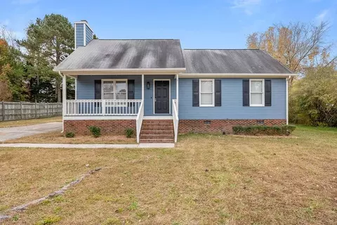 220 Pineview Dr, Zebulon, NC 27597