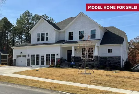 930 W Hedgelawn Way, Southern Pines, NC 28387