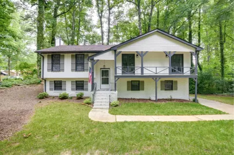 1012 N Askham Dr N, Cary, NC 27511