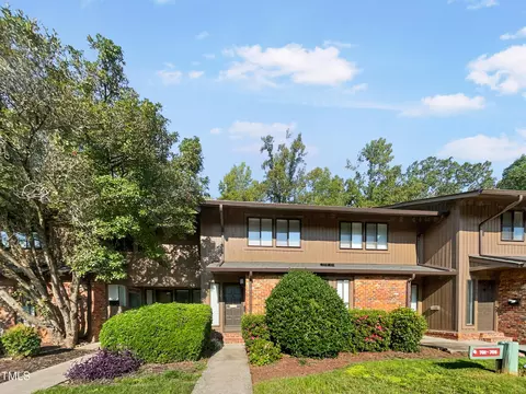 703 Oak Tree Dr #180, Chapel Hill, NC 27517