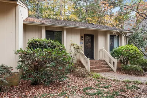 6004 Applewood Ln, Raleigh, NC 27609