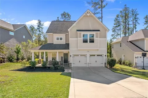 138 Falls Creek Dr, Spring Lake, NC 28390