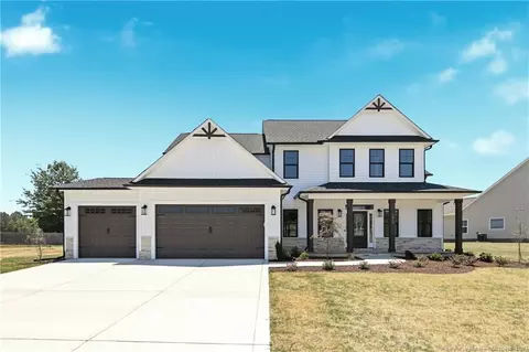 1915 Thomas Wood Dr, Fayetteville, NC 28306