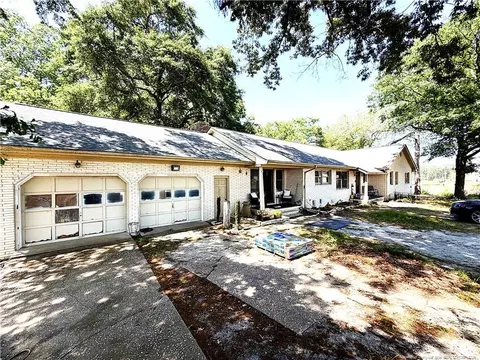 310 Old Hertford Ln, Spring Lake, NC 28390
