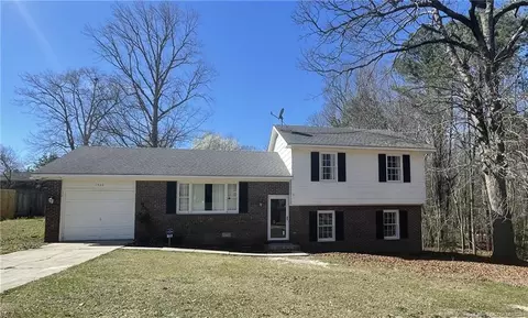 1536 Rossmore Dr, Fayetteville, NC 28314