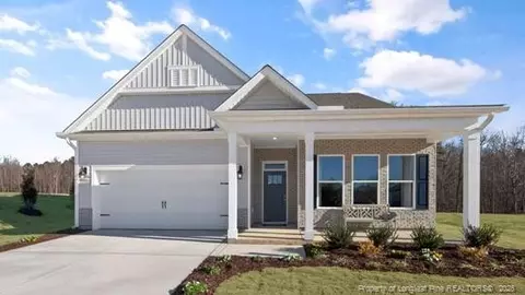 828 Fernwind Cir, Aberdeen, NC 28315