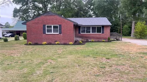 212 Peachtree St, Red Springs, NC 28377