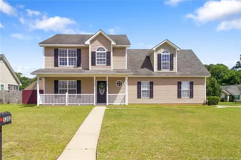 5202 Woodpecker Dr, Hope Mills, NC 28348