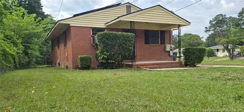 909 Rochester Dr, Fayetteville, NC 28305