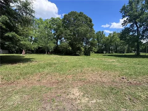 305 S Seneca St, Lumberton, NC 28358