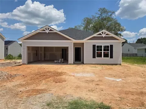 545 Open Range Rd, Spring Lake, NC 28390