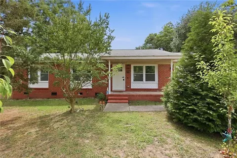 1310 Chilton Dr, Fayetteville, NC 28314