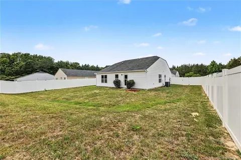103 Sampson Ct, Selma, NC 27576 photo 5