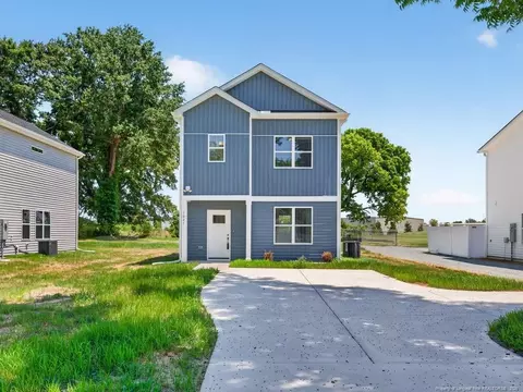 1021 E Harnett St, Dunn, NC 28334