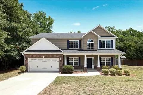 2438 Market Hill Dr, Fayetteville, NC 28306
