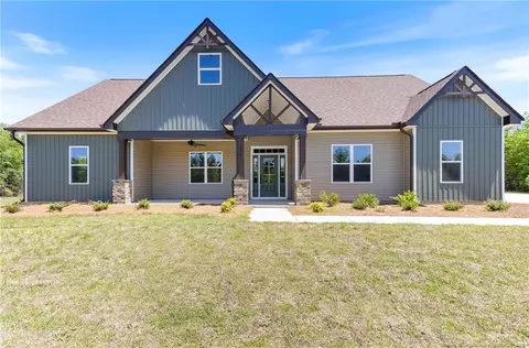 7034 Pocosin St, Fayetteville, NC 28312