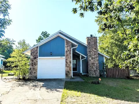 1327 Fraser Dr, Fayetteville, NC 28303