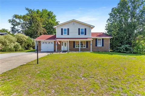 6870 Beaver Stone Dr, Fayetteville, NC 28314