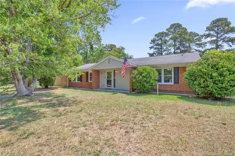 913 Montclair Rd, Fayetteville, NC 28314